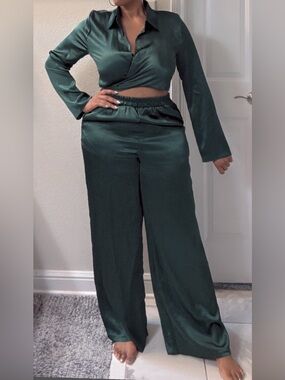 Satin Wide-Leg Pants in Emerald Green